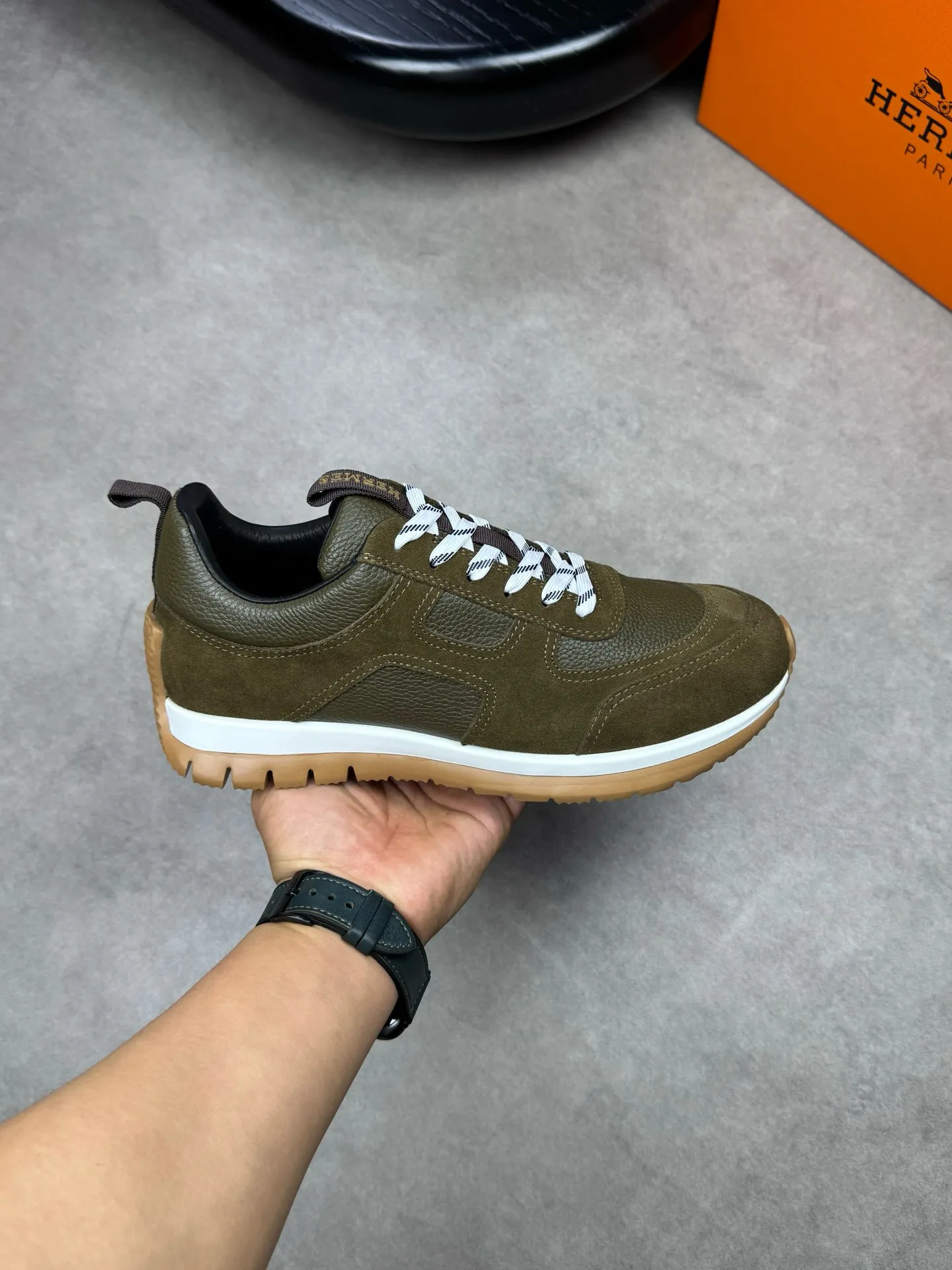 [HERMES] Hermes men's shoes 💰: 800💰 - High-end quality original items 🔍🔍🔍 casual sports shoes - Upper: 🔝 pebbled calfskin, suede calfskin, shoe body forged ´H´ totem, tongue webbing injection molded brand logo - Lining: brand canvas, foot pads; water-dyed cowhide -Outsole: Ultra-light T men's shoes 💰U foam; two-color molded outsole -Ultra-high quality control and fine workmanship: highlighted (high-end, extravagance, grade) -Size: 38-44 (45, can be customized)